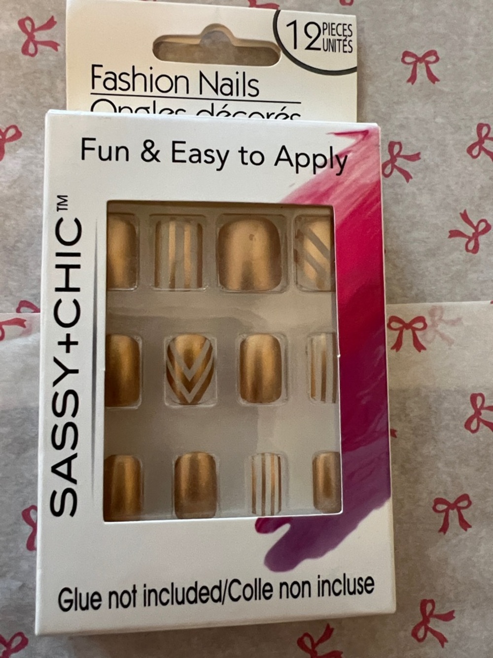 SASSY+CHIC Gold Press-On Nail Set